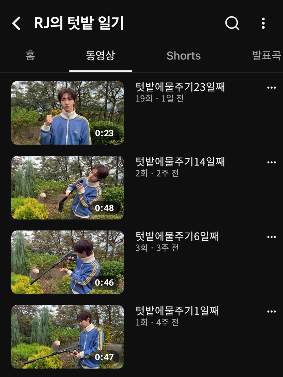 NCTsmtown_DREAM's tweet photo. 【드림 아파트】 텃밭 참가 신청서

입주민
▶ 119동 323호 황런쥔님

자기소개
▶ 여러분 안녕하세요
눈을 뜨는 순간부터 감는 순간까지..
매일 매 순간 농작물만 생각하는 런쥔입니다!

제 어필을 해보자면 저는 저만의 텃밭을 갖고 있어요! ㅎㅎ
텃밭을 키우기 위한 최신 장비도~
정원 가꾸기 자격증도 갖고 있답니다~

벌써부터 드림 아파트 텃밭을 키울 생각에 너무 행복해요!!
여러분! 저 황런쥔 꼭 기억해 주세요!!

※ 참가 신청서를 바탕으로 입주민 공개 투표가 진행됩니다.
※ 입주민 여러분의 많은 관심과 참여에 감사드립니다.