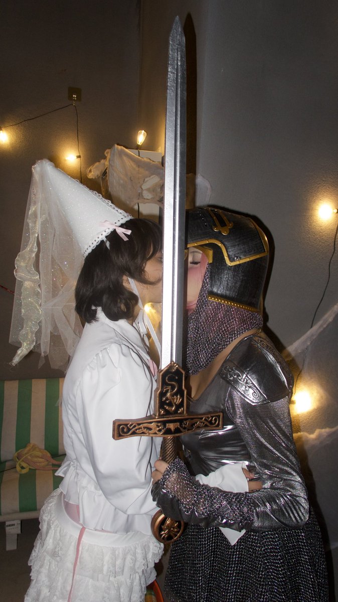 munkiebrain's tweet photo. lesbian butchfemme princess &amp; knight but not in the way u would think 💞 https://t.co/RGbmM0wjLD