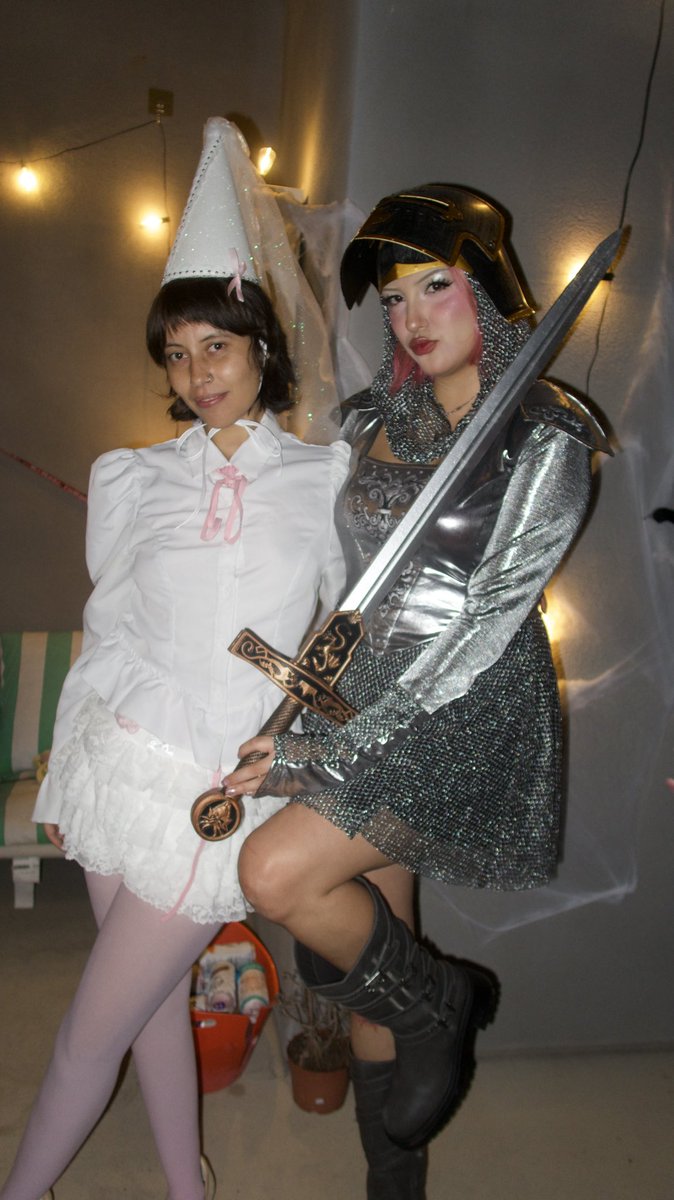 munkiebrain's tweet photo. lesbian butchfemme princess &amp; knight but not in the way u would think 💞 https://t.co/RGbmM0wjLD