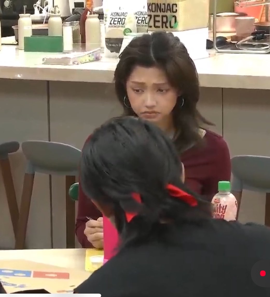 dresamour's tweet photo. eatwell jeolee !! HAHHFBFEKWJWKQSGSHHS SAKSES KA JEFF ONG

#jeolee #PBBCollab3point0 https://t.co/7w2YAz7rcb