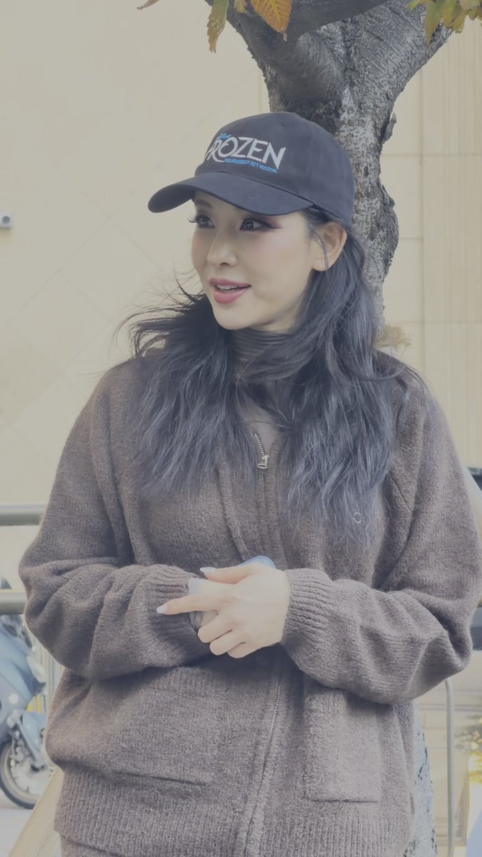 summer__143_'s tweet photo. 영상프레임추출을 했는데요?
음... 왜 뿌야지..다 날라갔네 근데 이쁘다;; https://t.co/Z4L5rr56Iq