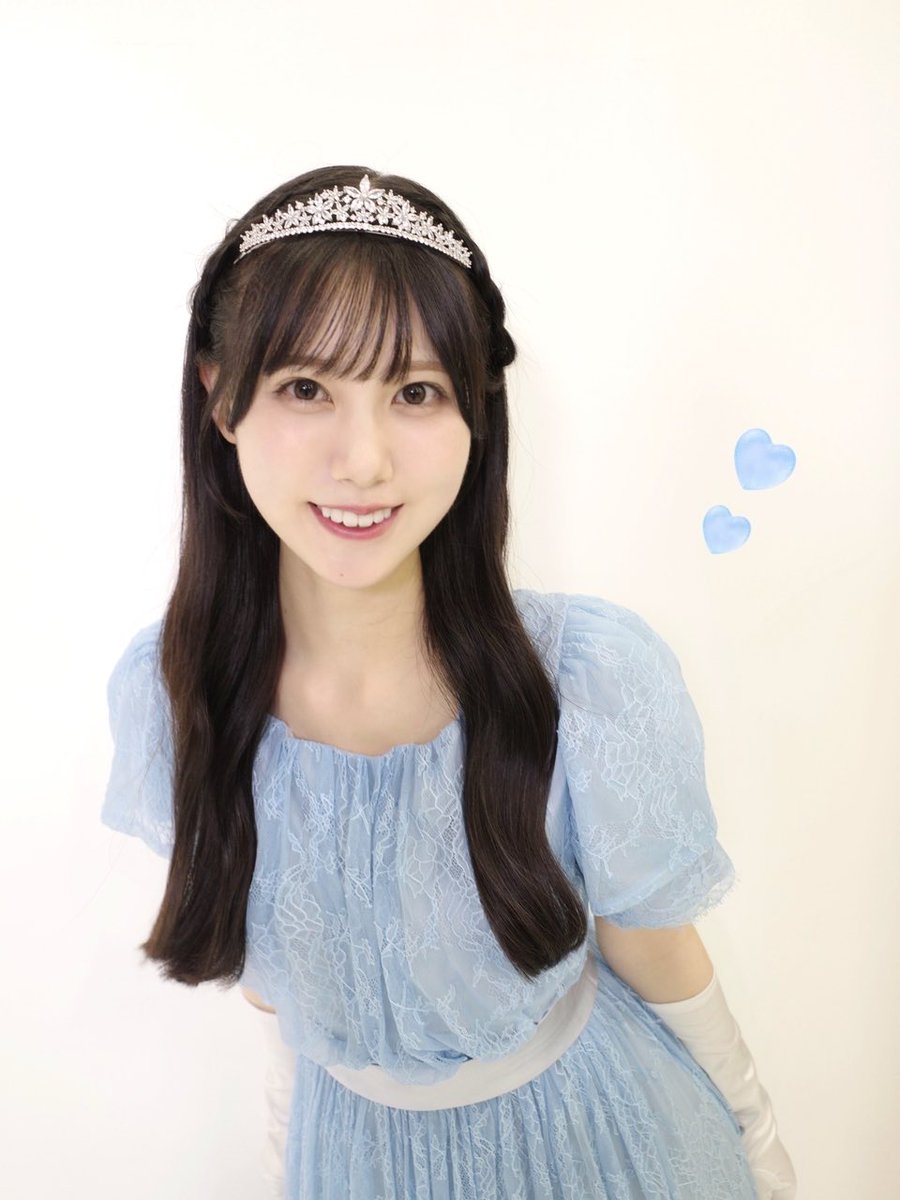hinatazaka46's tweet photo. 【ブログ更新☀️ 鶴崎仁香】舞踏会に連れて行って？
https://t.co/kmsI3haegY #日向坂46 #鶴崎仁香 https://t.co/3SmscPEWnK
