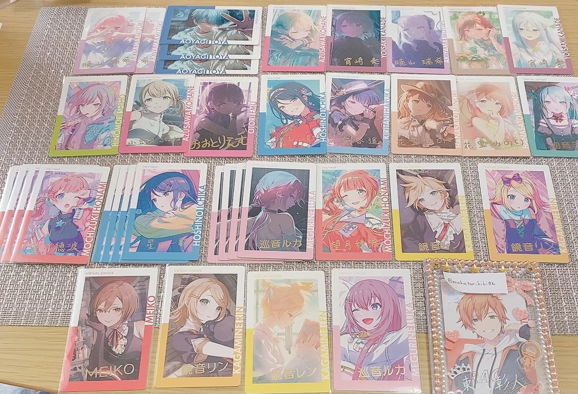 mokutorihiki02's tweet photo. プロセカ エピカ 箔押し 29A 29B 29C 30A 30B 30C
ゆずる▷画像のもの
もとむ▷29A(WL2)冬弥箔、29B雫(WL2)箔＞定価(抱き合わせあり)+送料
最上段は冬弥とのみ、最下段は譲渡可能 https://t.co/42s49ViJTf