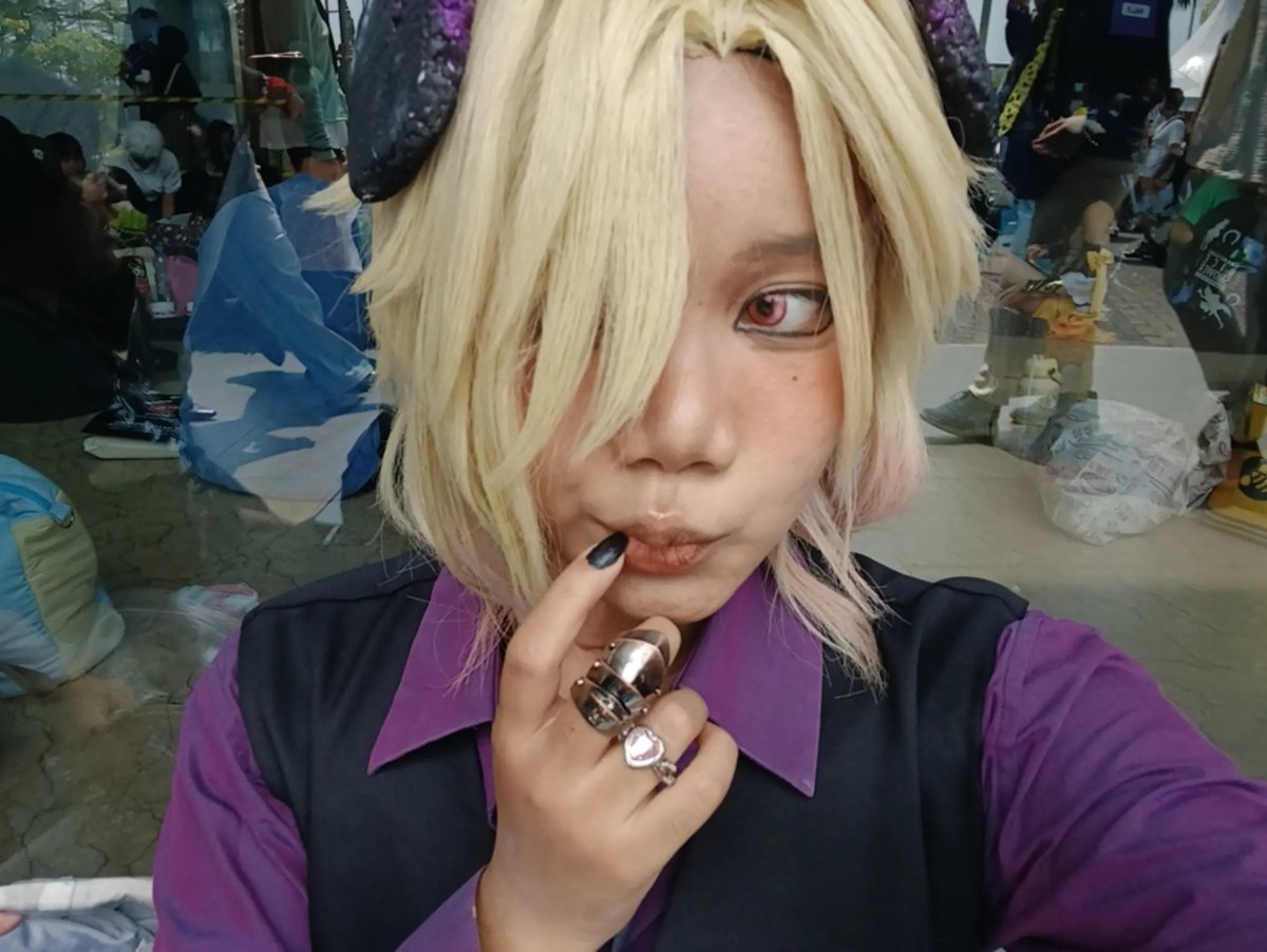 rribur's tweet photo. Cosplaying the vtuber I larp and do not know about . 

#cosplay #ZanderNetherbrand https://t.co/tERRV5Nv41