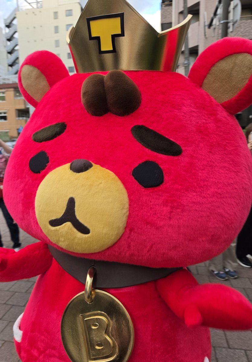 tvfxqfe050's tweet photo. 広告トラ撮ろうと並んでたらTBちゃん来て最前で撮れたw
手振ったら振り返してくれた😊
これがユノだったら…(小声)😂 https://t.co/muwJ5S9HSa