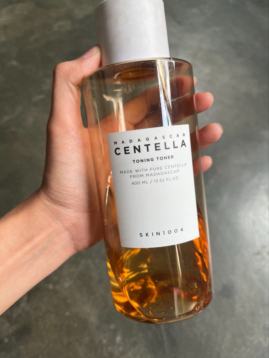 dikarabinar's tweet photo. sama bgt! biasanya manfaatin toner gentong dirumah kayak punyanya skin1004 dan hatomugi🤓🤏🏻

tapi kalau tanggal tua biasanya pake yang murah murah aja kyk air mawarnya viva dan tonernya wardah, menurutku pake toner gini jadi lebih hemat wkwkwk😚👍🏻 https://t.co/pi1FcmmeQO