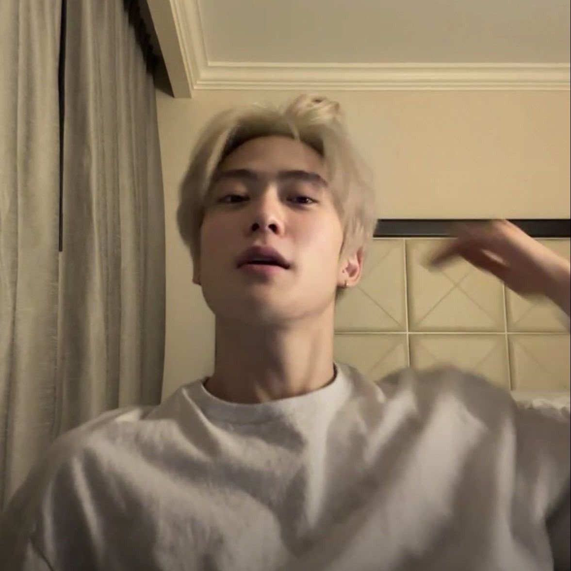 somewithyu's tweet photo. 정재현 인스타라이브 다 ㅈㄴ근본있는데
230108<<금발재현 개좋음 https://t.co/Hep5FP6tgC