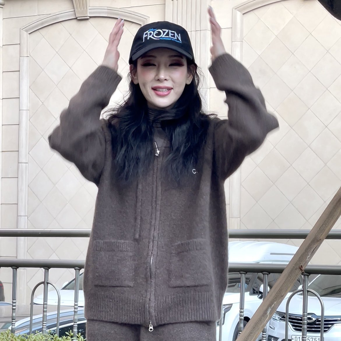 Woman_iSumm's tweet photo. 언니 눈감은것도 귀여워 완전고양이ㅠㅠ🐈‍⬛🖤🖤 https://t.co/YWfFPRXaTL