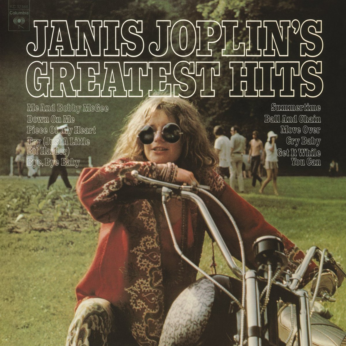 GroovePick's tweet photo. Le #GroovePick : Blues Rock 🔍

La voix de Janis Joplin n'est pas faite pour être lissée, compressée ou numérisée à l'extrême. C'est une force tellurique, un cri primal qui doit gratter, saturer, vivre. Et c'est exactement ce que ce Greatest Hits sur vinyle vient magnifier.

L'enregistrement sur bande analogique de l'époque, avec sa chaleur et sa saturation naturelle, est le cocon originel de cette énergie. Sur ce pressage, on ne se contente pas d'entendre "Piece of My Heart", on ressent l'air vibrer autour des musiciens de Big Brother and the Holding Company. La dynamique explosive, des murmures éraillés aux hurlements déchirants, est préservée. C'est l'âme de Janis, sans filtre, directement gravée dans le microsillon, avec une présence physique qui vous transperce.

La suite 👇