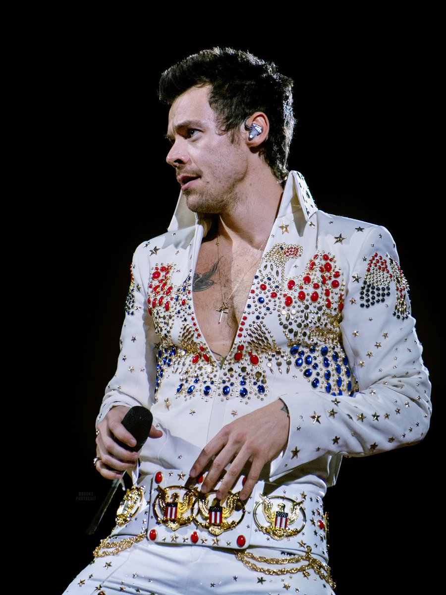 hsdtogethertour's tweet photo. Harry on stage at Madison Square Garden in New York City - October 30
📸 brookephotoedit https://t.co/lzkOqx01zx
