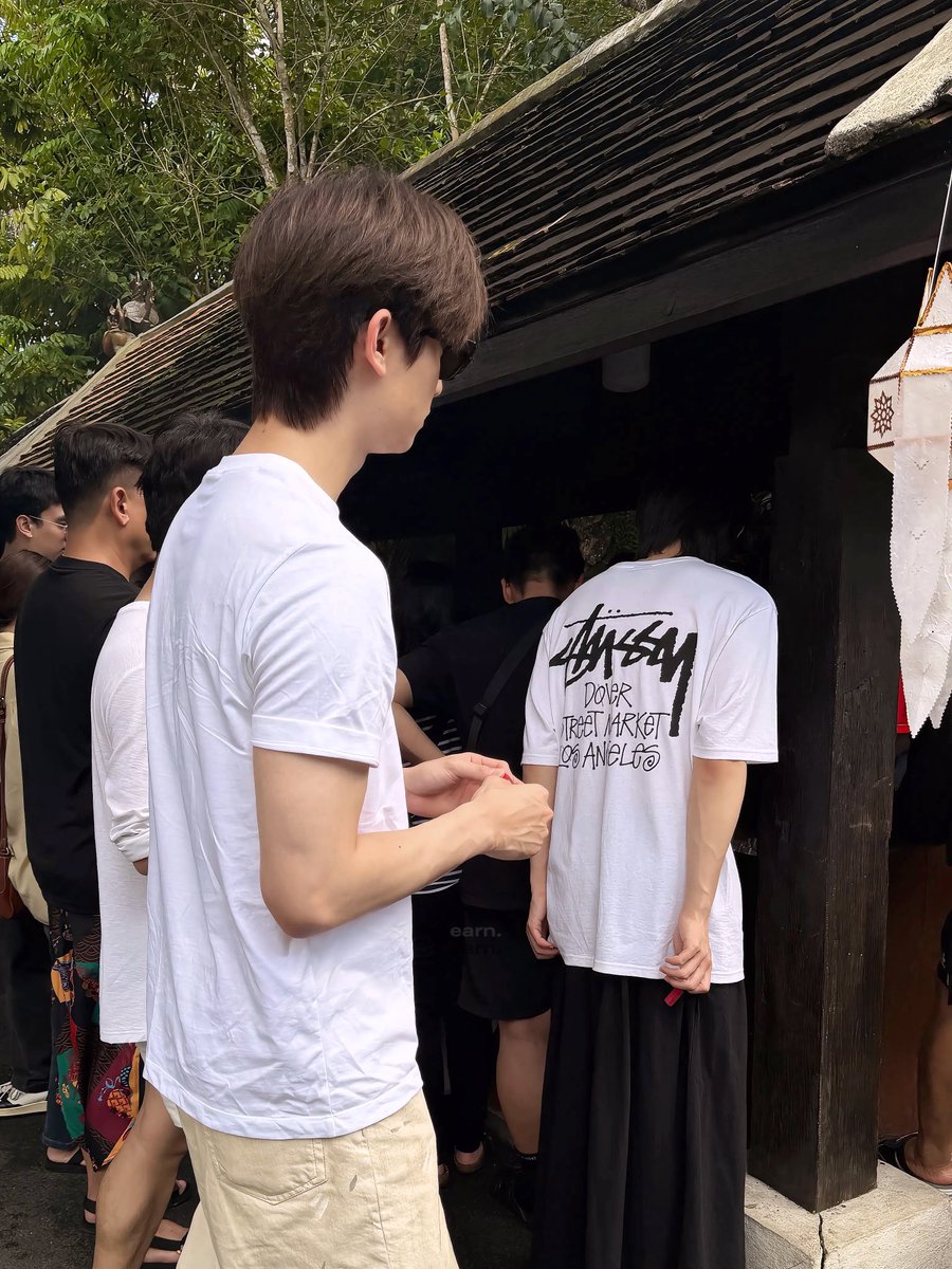 iamocto3er's tweet photo. x not realtime x 

: บังเอิญเจอโทมัสก้องมามูเฮง ๆ ปัง ๆ นะค้าบ จั๊นกับพี่ดาราก็คือต่อติวจุดธูปเลข 🕯️ 

(ใครจะไปคิดว่าจะเจอพี่ดาราทุกครั้งที่มาม่อนกุเวร) https://t.co/xiNevmkOPW