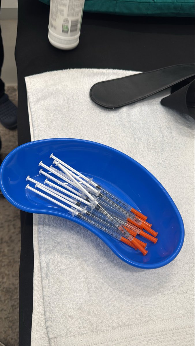 SediiMos's tweet photo. So i don’t train core at all because of lower abdominal complications. 

I do lipo injections &amp; Fat Freeze/EMS weekly to maintain my stomach, https://t.co/v4i5SJgLFP
