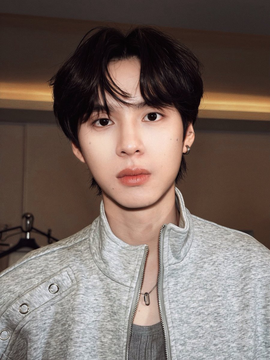 bubbleehello's tweet photo. หน้าตรงคอปหล่อจัด ชั้นเดรส ㅠㅠㅠ https://t.co/2VmTGmlfRA