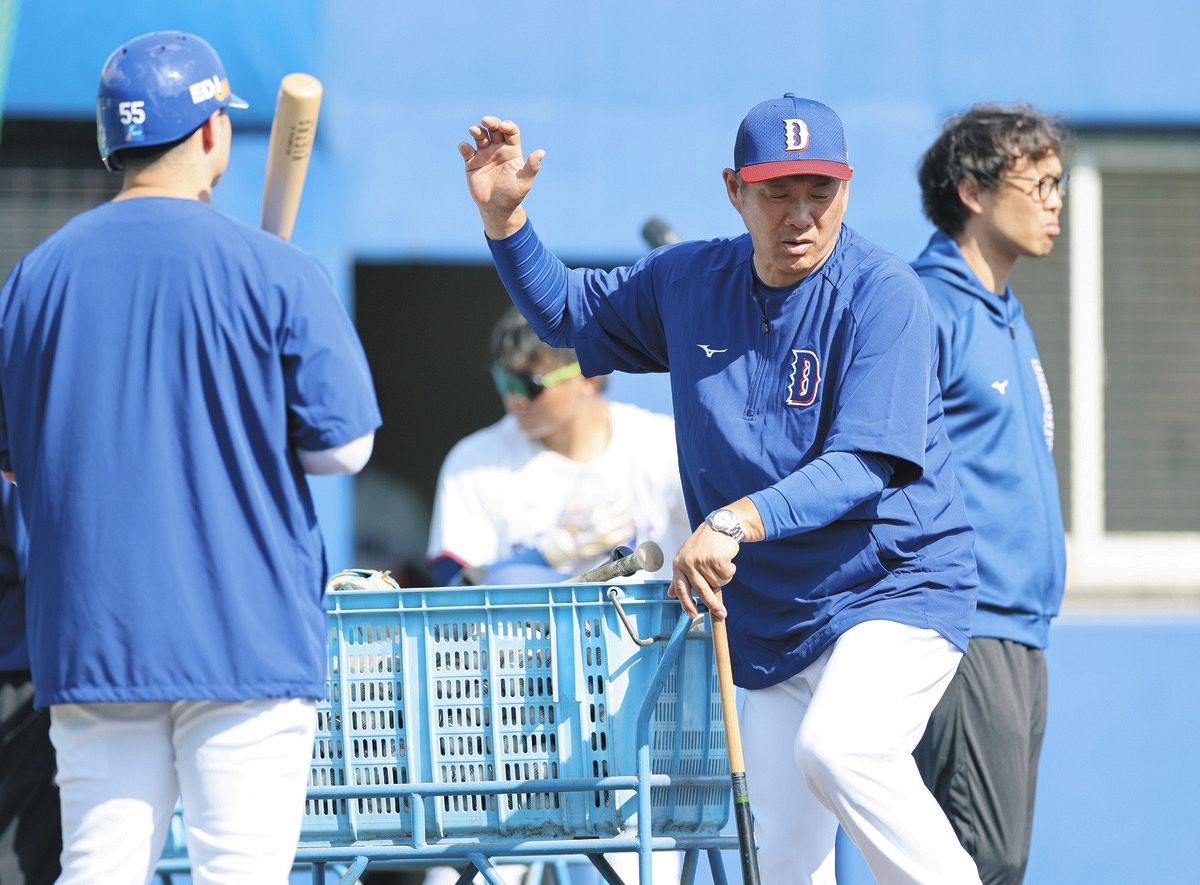 gnomotoke's tweet photo. 山崎武司さんが中日の秋季練習で初指導　「金の卵はいっぱいいる」：中日新聞Web https://t.co/ocZnDlVgJI

通算403本塁打を誇り、評論家として試合を見てきた球団OBは「金の卵はいっぱいいる。当てになる選手にどうやってするかが僕らの仕事」と決意を語った。 https://t.co/Ue2RWAZ0AL