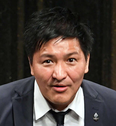 livedoornews's tweet photo. 【告白】スリムクラブ・真栄田賢、中学の時いじめられた先輩に遭遇「謝罪を期待したけど…」
https://t.co/HvO7qYRGba

謝罪を期待したが、「おう！家族と写真撮ってくれ！」と肩を組まれたそう。その怒りから先輩の妻と子どもに昔のいじめを告発しようとしたが、家族に罪は無いためやめたという。 https://t.co/uY5arnD0L3