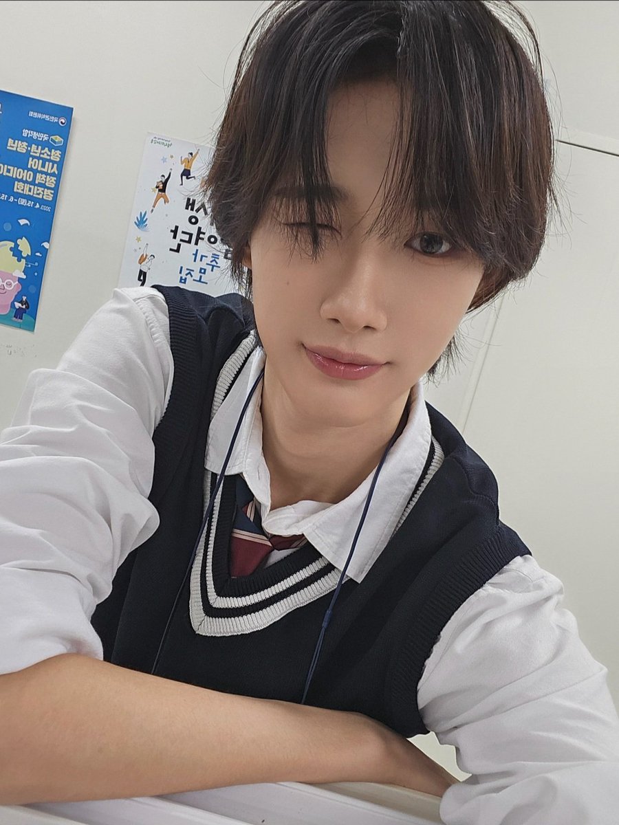 Ieeyoonsung's tweet photo. ㅤ
ㅤ                                                                https://t.co/GcNCDHJJUq

ini dia rekomendasi lagu yang bisa membangkitkan semangat hari ini "headlock" by luci gang https://t.co/UGHpr18DKz