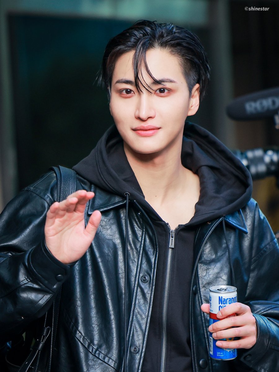 shinestar403's tweet photo. 261030 뮤뱅

#ATEEZ #에이티즈 #SEONGHWA #성화 https://t.co/IjqTr3mnhP