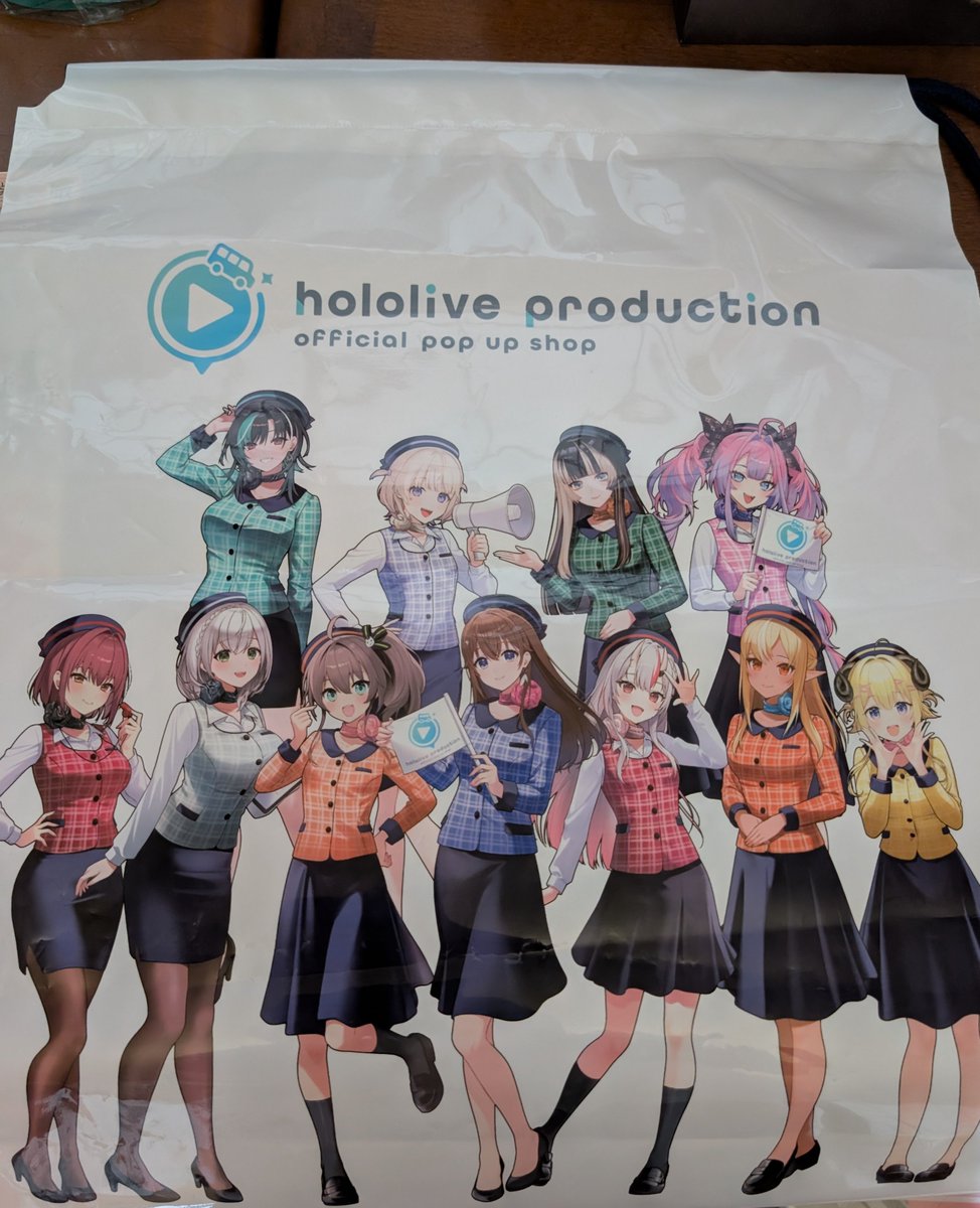 yhi32d's tweet photo. ＃hololive
＃宝鐘マリン
池袋POPUP✨
収まりきらなかった物もありますが、満足度の高い買い物ができたと思います😊✨
慣れない電車でのお出かけも運送屋にはほんとに新鮮で、充実した日々です✨マリン船長のお陰で今は休みの予定立てが楽しみになってます✨

PS、ぬいGET、めっちゃ嬉しかったです😭✨ https://t.co/KTZwamJkeH