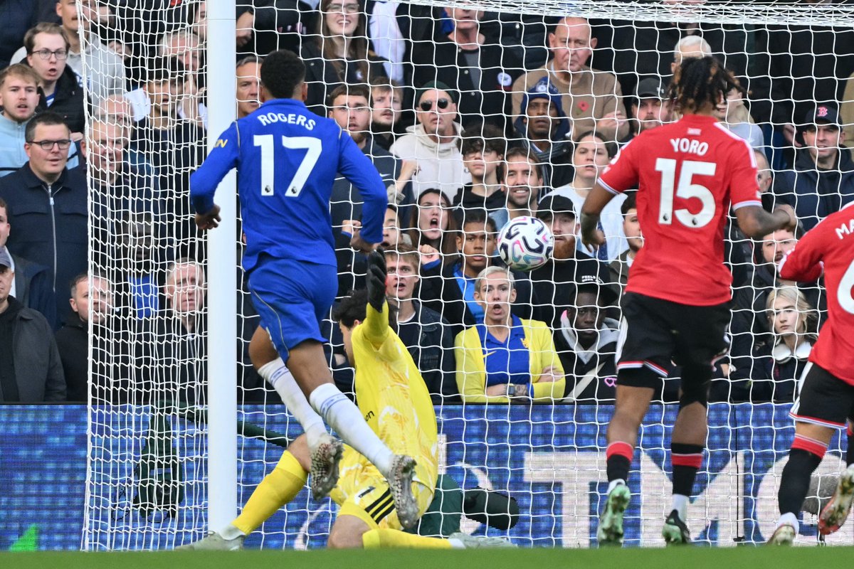 premierleague's tweet photo. Morgan Rogers said: 'I got this.'

What a run. What a finish. @ChelseaFC lead. https://t.co/KK7bR3YstM
