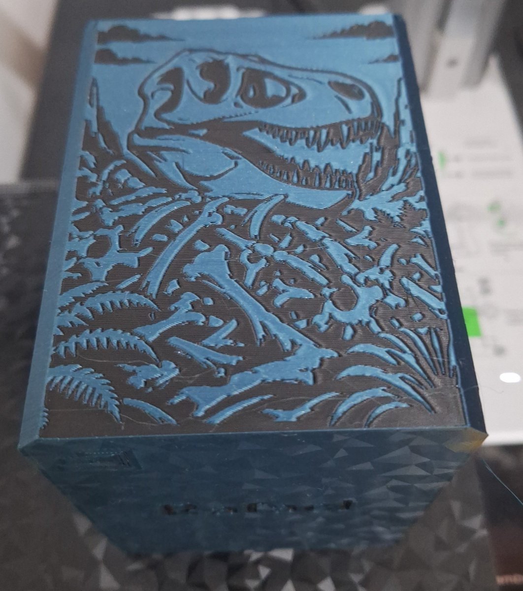 AcervoDonphan's tweet photo. Deckbox que fiz para a @munnaposting e pro @acervotyrantrum https://t.co/7au2lnWOhe