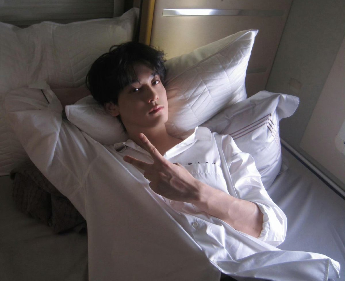 Catsbadboy's tweet photo. คืนนี้ขอบคุณน้าาาสำหรับใครก็ตาม
ที่รีทวิต
เราช่วยรีกลับแน่นอน
ขอบคุณชาว #ติ๊กฟ้า ด้วยนะค่าบบ  
พรุ่งนี้มาฟอลกันอีกน้าาา
ฟอลมาฟอลกลับไม่โกงค่าบบบ
ฝันดีค่าบบทุกคน😴 
XUNING THE SPOTLIGHT
 #XuningXMistineLive https://t.co/8OXCxxGfTL
