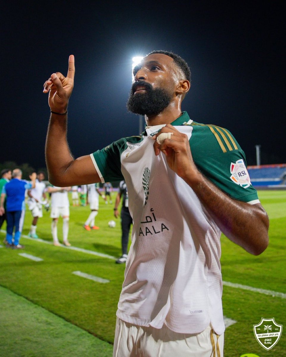 Ahzzahug's tweet photo. #النادي_الاهلي 
فالك ان شاء الله لاعب القارة والنخبة الثالثة والدوري  يا فراس https://t.co/0Y2rRLwco5