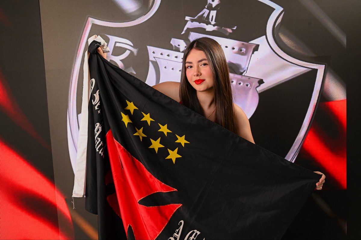 littleicex's tweet photo. minhas fotos de formatura são um show a parte https://t.co/ZK8CYYhDXX
