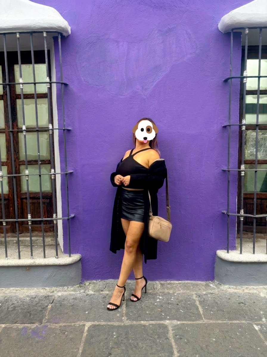 Ximena_Hw's tweet photo. Adivina donde estoy 👀

Disfruto mucho vestir minifaldas y caminar por la ciudad 🌆 provocar suspiros y levantar mas que miradas 🤭🫢
#hotwifepoblana #Puebla https://t.co/8CliNqZVbG