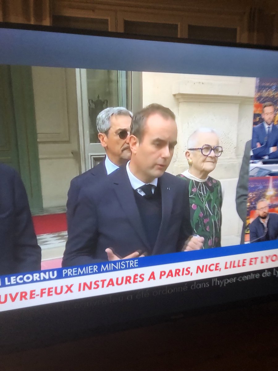 mik4570's tweet photo. Notre république de Macron https://t.co/rf6Yu5rltN