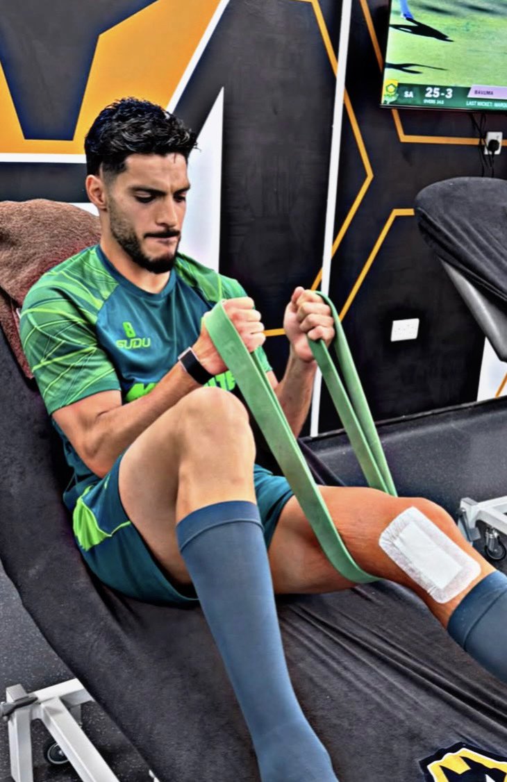AllFutbolMX's tweet photo. ❤️‍🩹🐺 Raul Jimenez has begun his rehabilitation process following his MCL surgery on his left knee. 

“Small first steps on the road to recovery.” 

Wishing him a speedy recovery! 🏴󠁧󠁢󠁥󠁮󠁧󠁿🙏🏼 https://t.co/3vjScs58vI