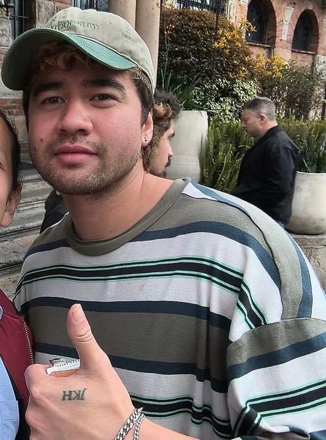 5SOSBrasilFam's tweet photo. ESTÃO VIVOS! 5SOS em fotos com fãs recentemente <3 https://t.co/S1zNjaJcFx