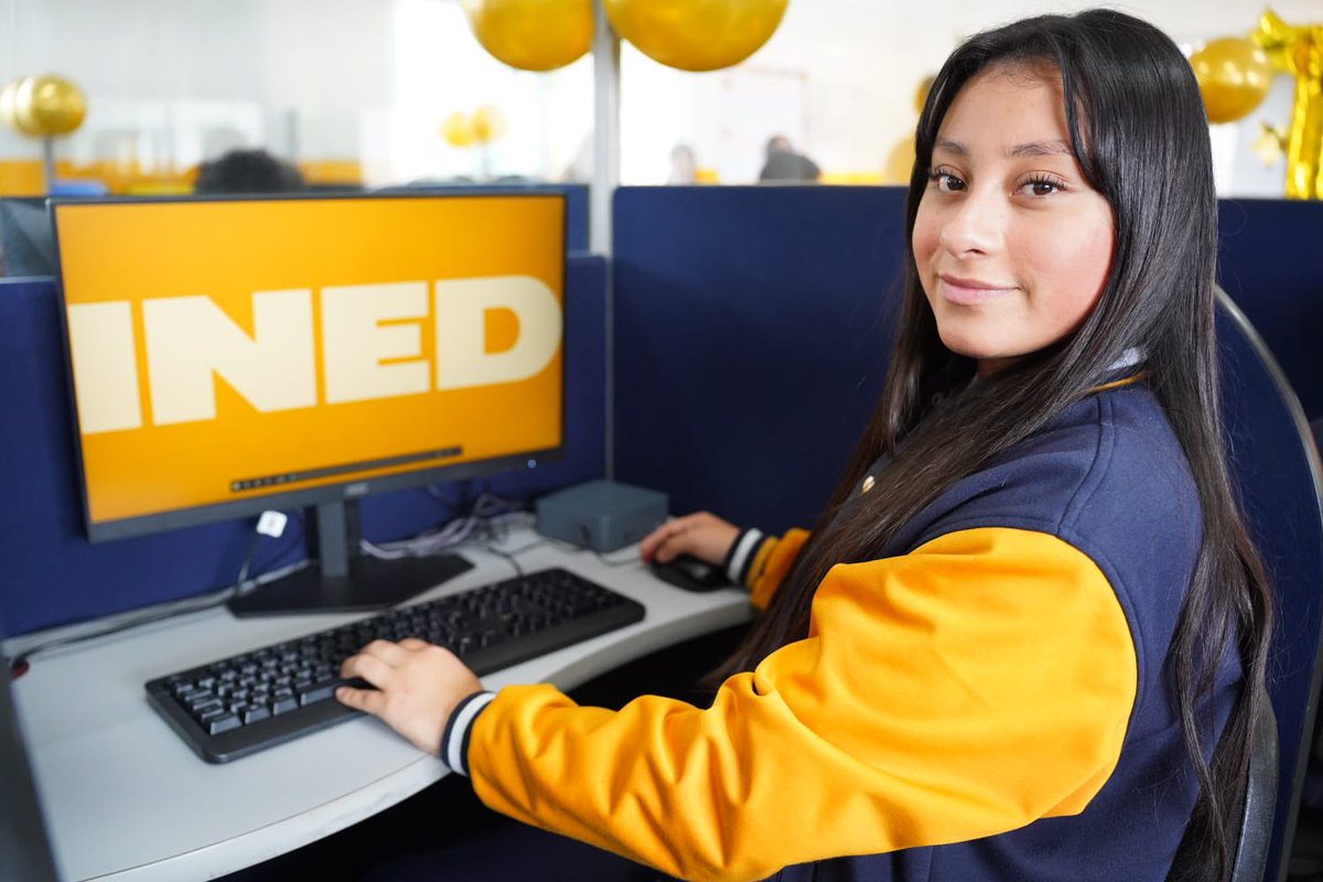 sebastiansiero's tweet photo. Entregamos 32 computadoras nuevas a los alumnos del Instituto de Piedra Parada Cristo Rey. 💻🙌 Los patojos ya están programando y aprendiendo sobre inteligencia artificial con estos equipos.

📚 Creo firmemente que invertir en educación es invertir en el futuro de nuestros jóvenes.