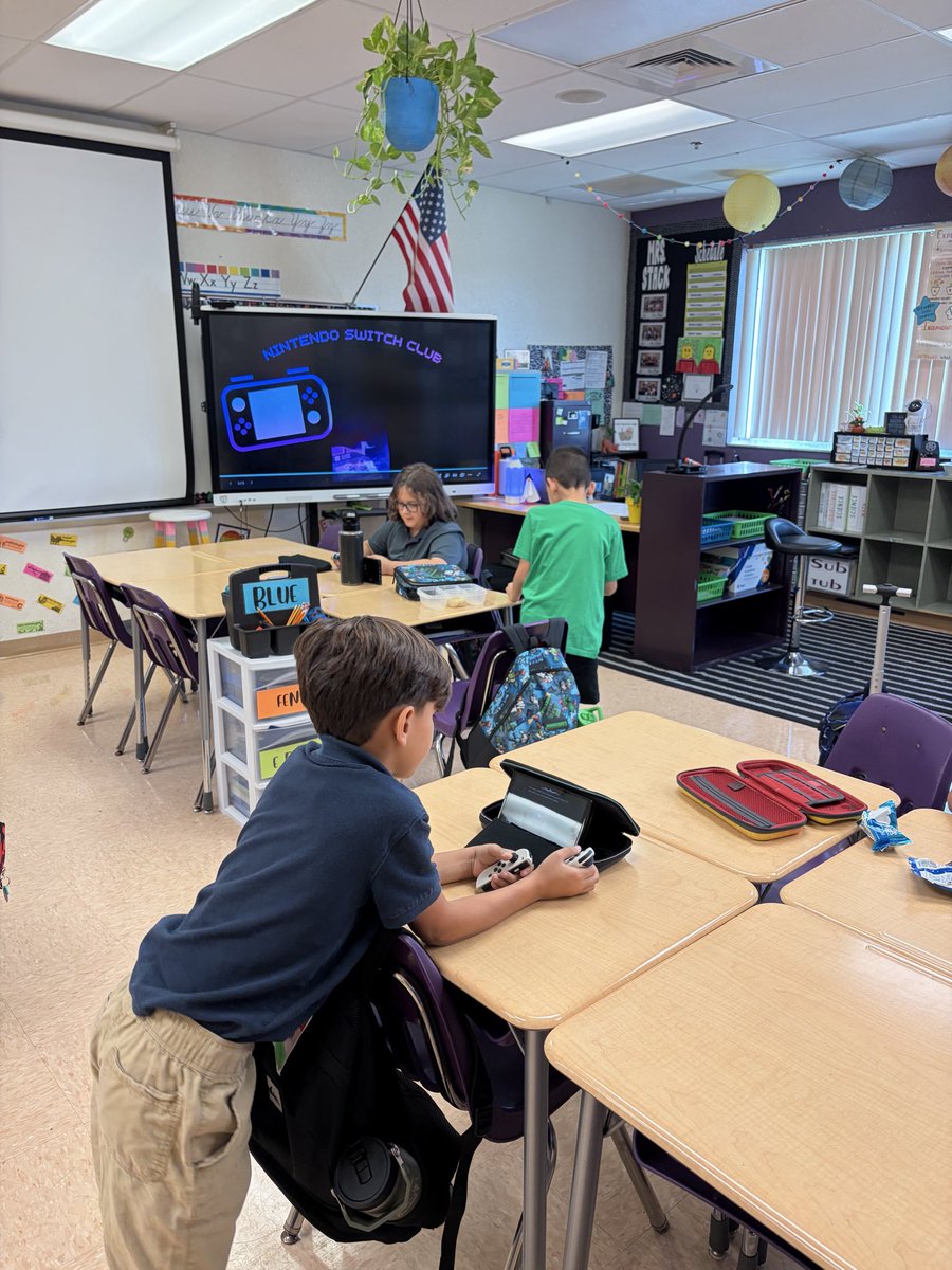 SamStack165's tweet photo. Nintendo Switch Club is off to an epic start! @ElbridgeGaleES @elbridgegaleart https://t.co/Bt8u7zKCpF