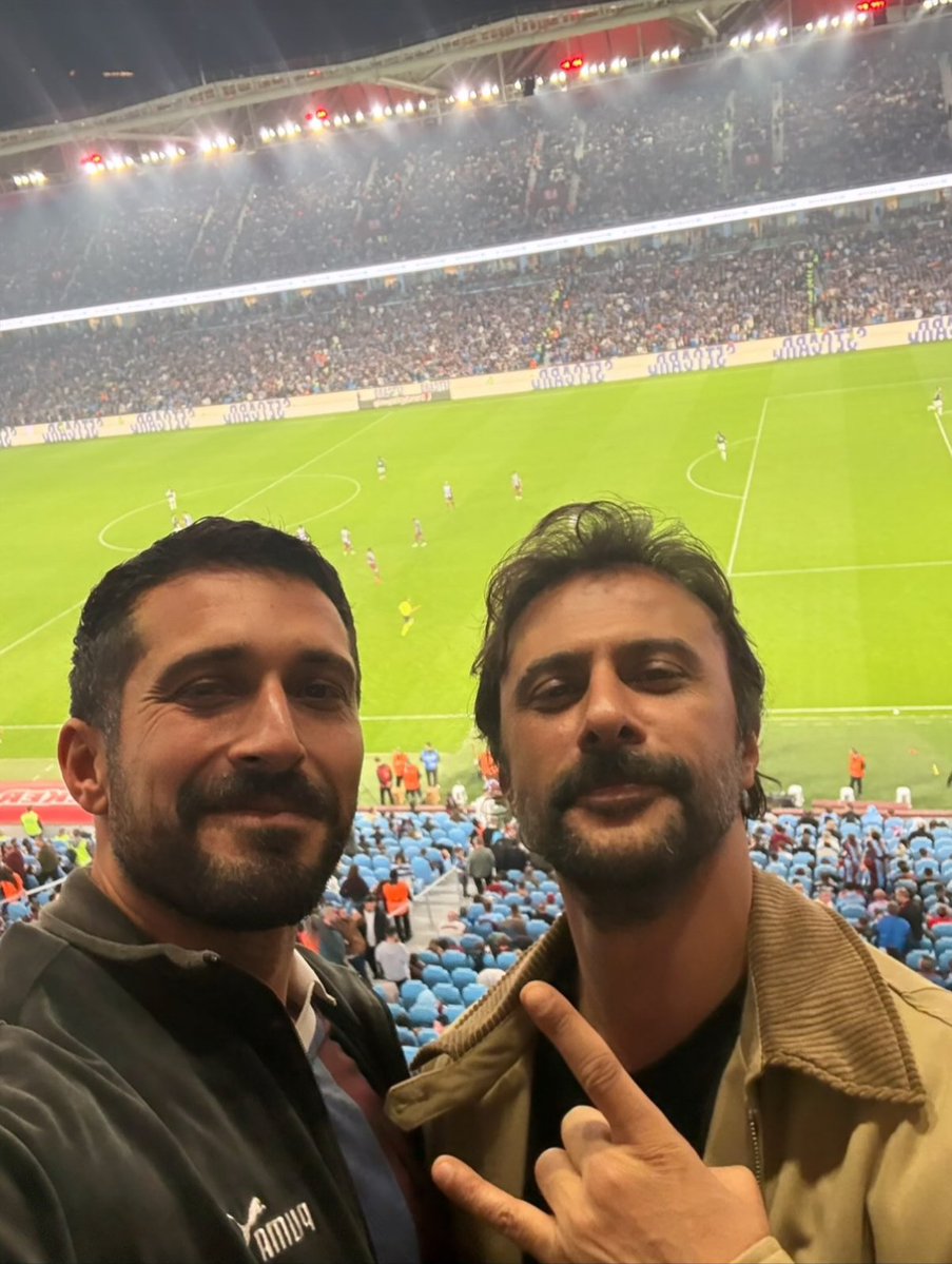 zarifhanee's tweet photo. Barva ve Gezep Trabzon vs Beşiktaş maçından selfie 🤗 https://t.co/IhJMIas44R