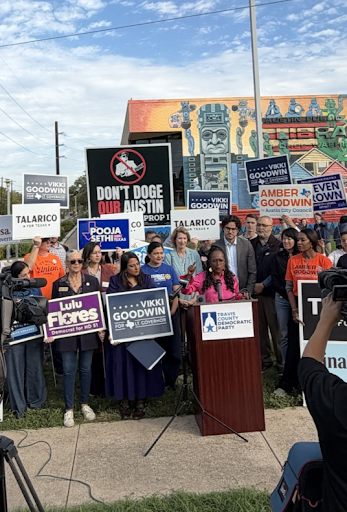 TCDP's tweet photo. Early voting is officially underway!

We brought together Democratic elected officials and candidates at Carver Branch Library to kick off early voting and urge Travis County voters to make their voices heard.

From the polling place to your front door, we’re working to turn out voters across the county, and we won’t quit until the polls close on Election Day.

Already voted? Help your neighbors do the same. Sign up to knock doors, make calls, and get out the vote: https://t.co/tS6EfJLiEW