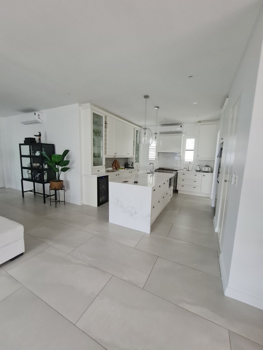 Real_TrippelP's tweet photo. THE BEAUTY OF WHITE! 🤍
White brings elegance, freshness, and a timeless beauty to every space.  A fresh coat of white paint can brighten your home, create a clean atmosphere, and give your property a beautiful, modern look. https://t.co/xCbqOnXvMW