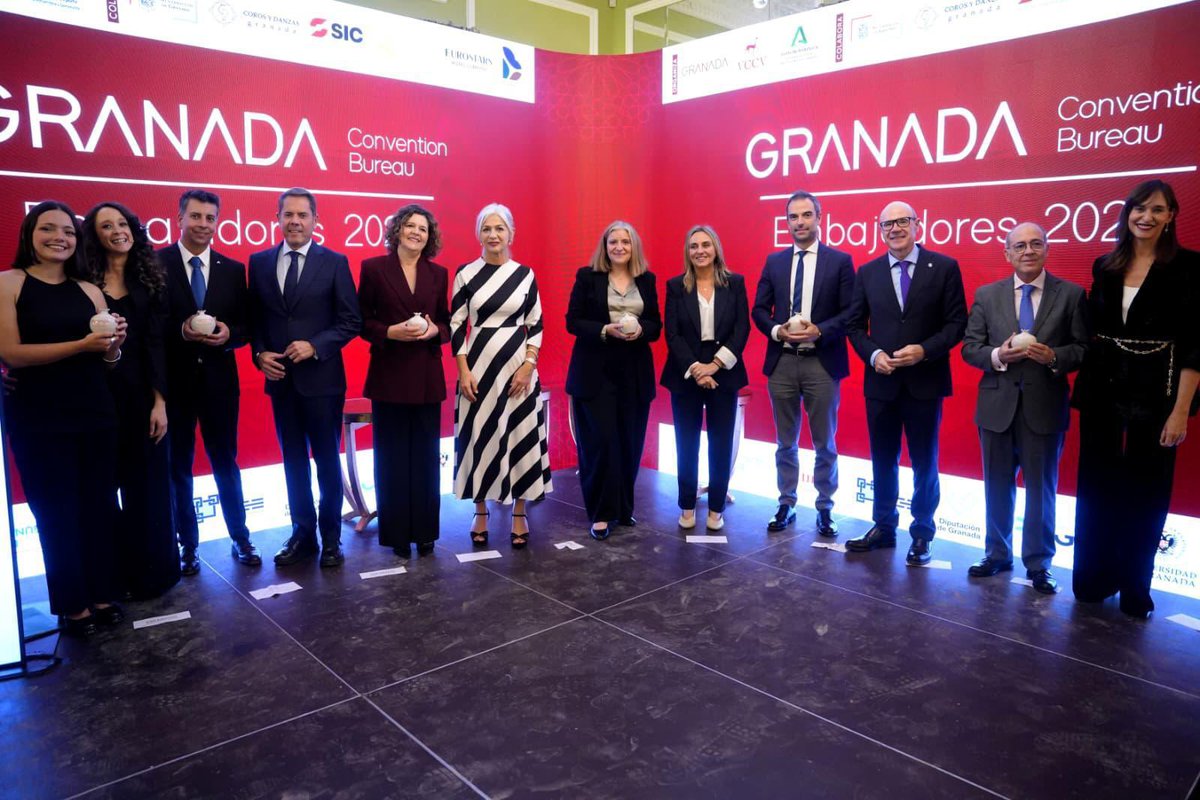 marifrangr's tweet photo. Tras cada congreso que acoge #Granada hay personas que han trabajado para hacerlo posible. Hoy reconocemos a casi 70 embajadores del @GranadaCBureau que suman para que la ciudad sea referente en el mapa del conocimiento internacional.
Gracias por vuestro compromiso. #Granada2031🇪🇺🗝️ #CEC2031