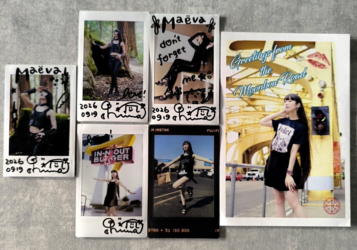 OmaeWa_Cos's tweet photo. I received a small email today!
A few cheki and a pretty postcard from @Isiliel_jp on the Moonbow Road with a sweet message from @himari_tsuki at the back 🔥❤️
Himari's handwriting is sooooo cute 🥹 (◍•ᴗ•◍)
#HimaPower https://t.co/uCX79lA3w0