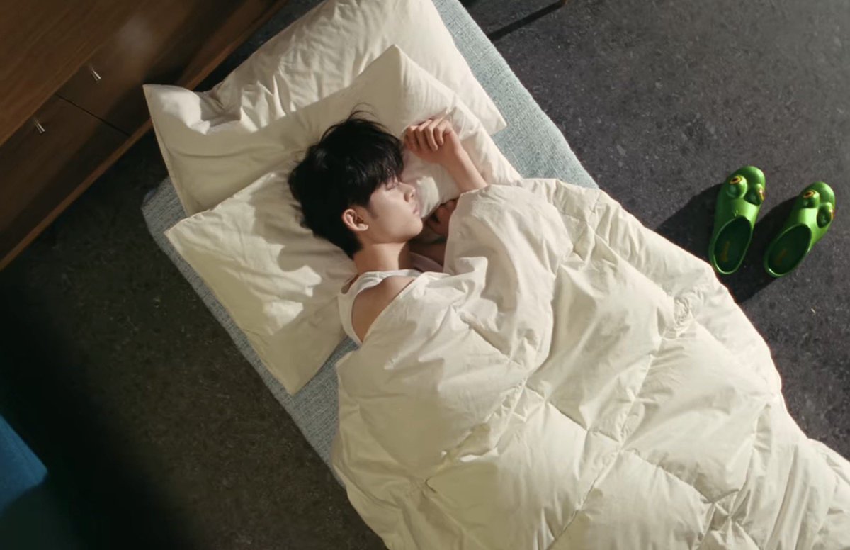 zz2yin's tweet photo. so sleepy https://t.co/dujxaXotkx