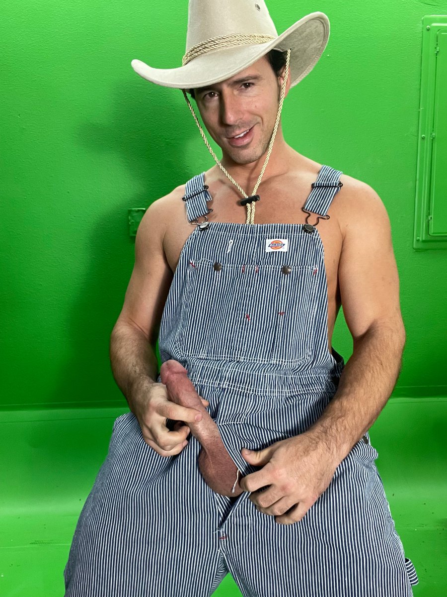 ReeseRideoutXXX's tweet photo. FapHouse really does make creators feel seen.

If you want to show some love back, I’m in GAY CREATOR OF THE YEAR: PLEASE VOTE FOR ME!!! https://t.co/TJZvOhH92x
@faphousegay #FapHouseAwards #FapHouseAwards2026 https://t.co/cIAzIF5Vc6
