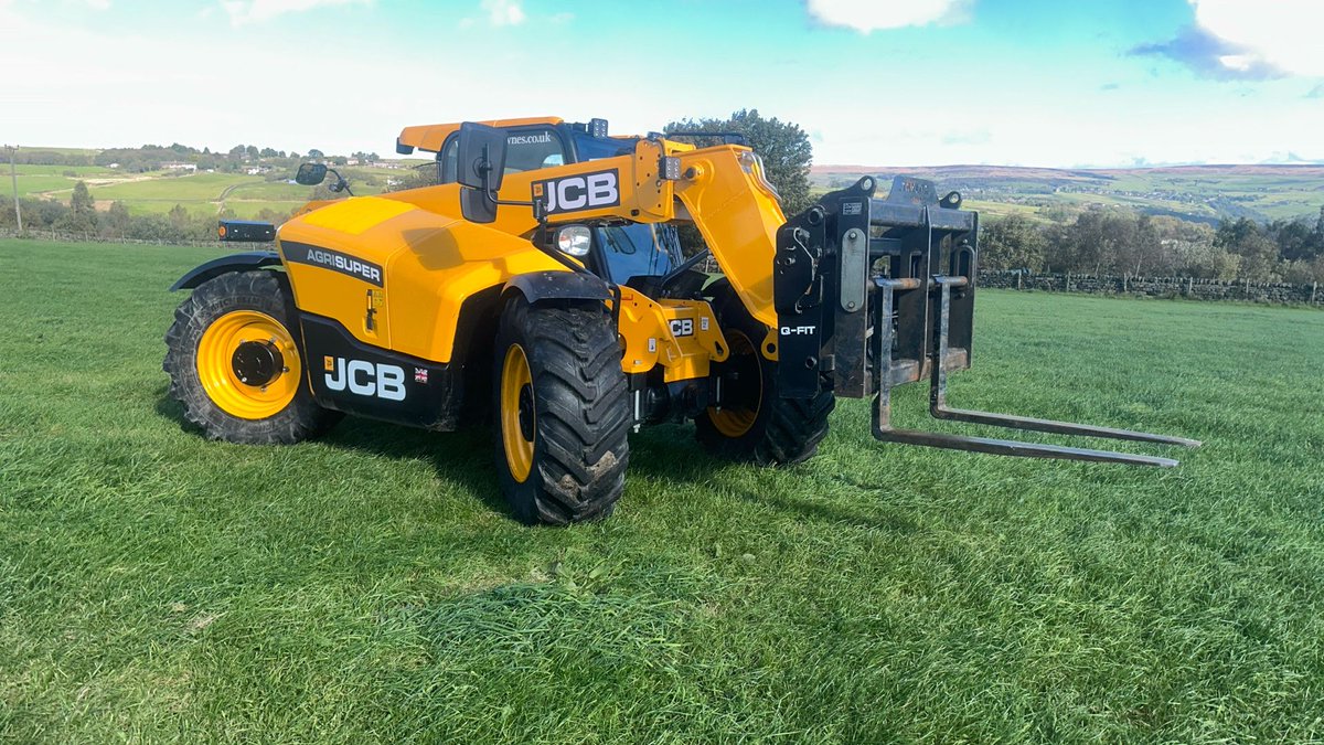 CVAAuctions's tweet photo. 🚜 Fresh Plant Entry🚜

On Tuesday 3rd November this 2026 JCB 530-60 Agri Super Agricultural Handler wiill be offered in Auction.

✅ Only 450 miles from new
✅ Vari-speed transmission
✅ Pallet forks fitted
✅ Hydraulic trailer hitch

#JCB #AgriSuper #Telehandler #PlantAuction https://t.co/rHwIhoaoMB