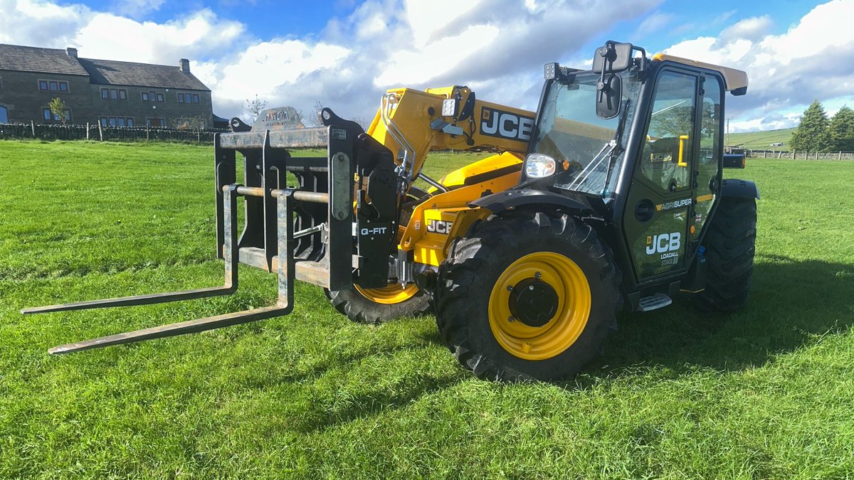 CVAAuctions's tweet photo. 🚜 Fresh Plant Entry🚜

On Tuesday 3rd November this 2026 JCB 530-60 Agri Super Agricultural Handler wiill be offered in Auction.

✅ Only 450 miles from new
✅ Vari-speed transmission
✅ Pallet forks fitted
✅ Hydraulic trailer hitch

#JCB #AgriSuper #Telehandler #PlantAuction https://t.co/rHwIhoaoMB