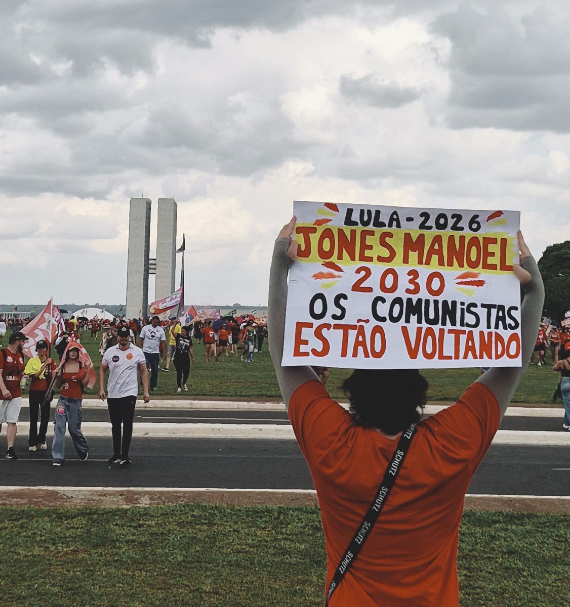 erwinseyebrowss's tweet photo. @chicothecrab @chicothecrab teve essa em Brasília também! https://t.co/UQLOcD2GwI