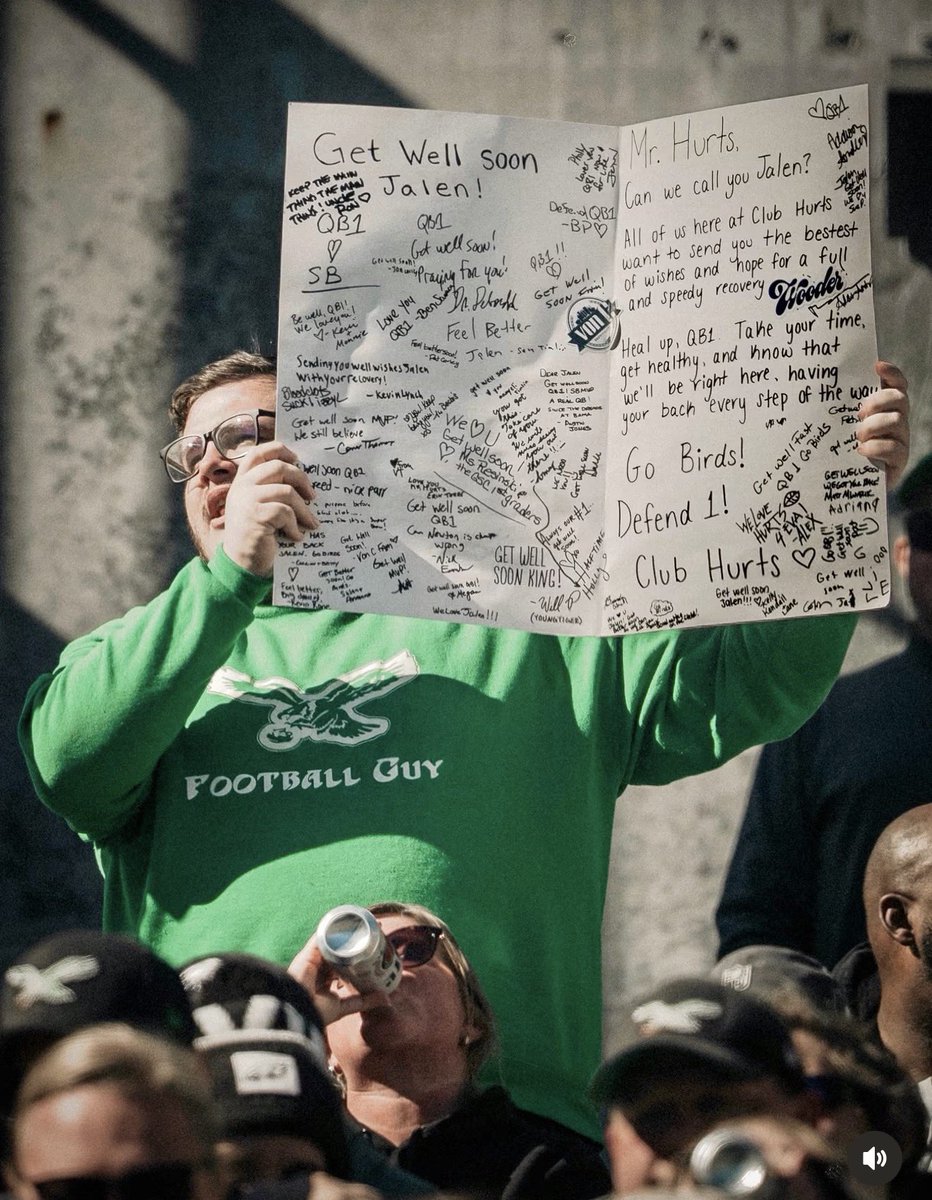 PHLEaglesNation's tweet photo. This fan had a Get Well Soon card sign at the game yesterday.

📸:  @ImVarTho https://t.co/3kZFnCN9tL