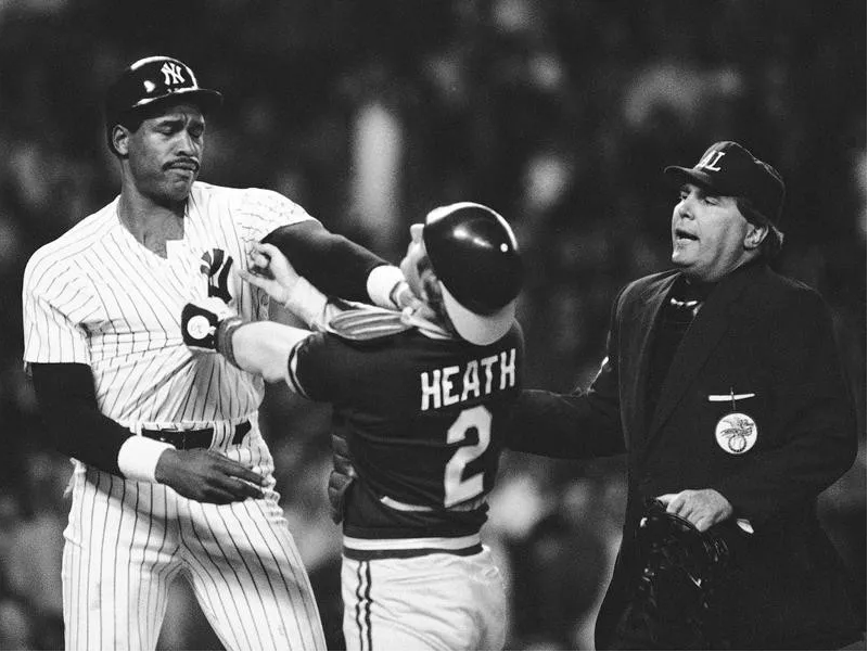 nut_history's tweet photo. Probably one of the funniest baseball pictures I have ever seen lol.

Dave Winfield facial expression is outstanding https://t.co/rYqHzz2Rc8