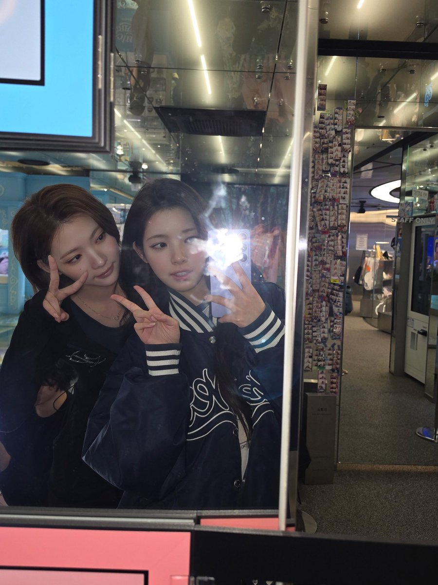 jjiuberry's tweet photo. i better not see anyone on my tl calling milkz divorced ever again like HELLO 😭 they're attached at the hip now and yuha literally said jiwoo's room is the one she visits the most.... https://t.co/8eXnlQ2AdW