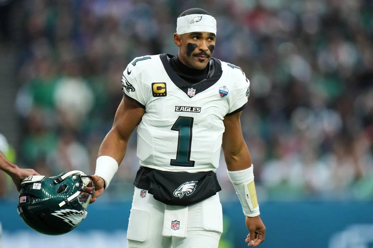 PHLEaglesNation's tweet photo. Jalen Hurts has several blood clots in his lungs and has been undergoing tests for days. Before the #Jaguars game, he was in the hospital until 4AM and didn’t sleep due to sleep being a risk. He played that entire game off of no sleep. 

(Per @RapSheet) https://t.co/T49nV2n34V