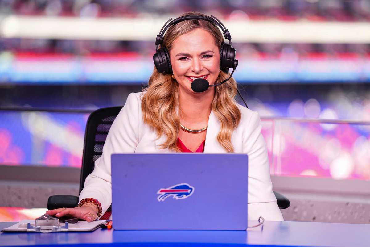 OneBillsLive's tweet photo. Coming up, with another win...another edition of the Maddy Awards! 🏆

Senior team reporter Maddy Glab hands out the hardware following the victory over the Raiders, next!

📺@MSGNetworks | 🎙️@BuffaloBills App | Bills Radio Network https://t.co/XYHXT8LmIY