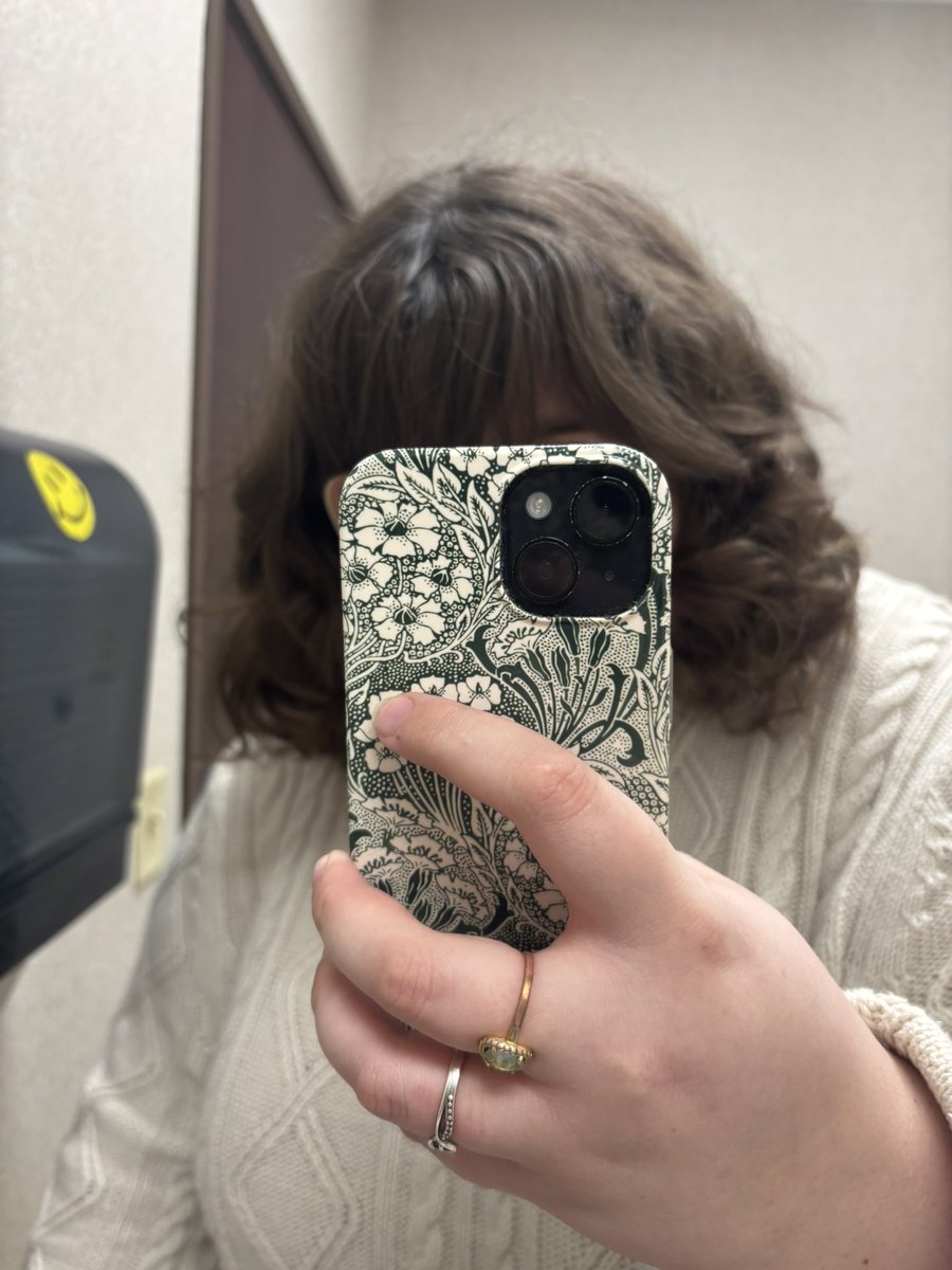 katryn0_'s tweet photo. hair’s kinda giving donna hayward twin peaks pilot today https://t.co/TXB5ecgRkL