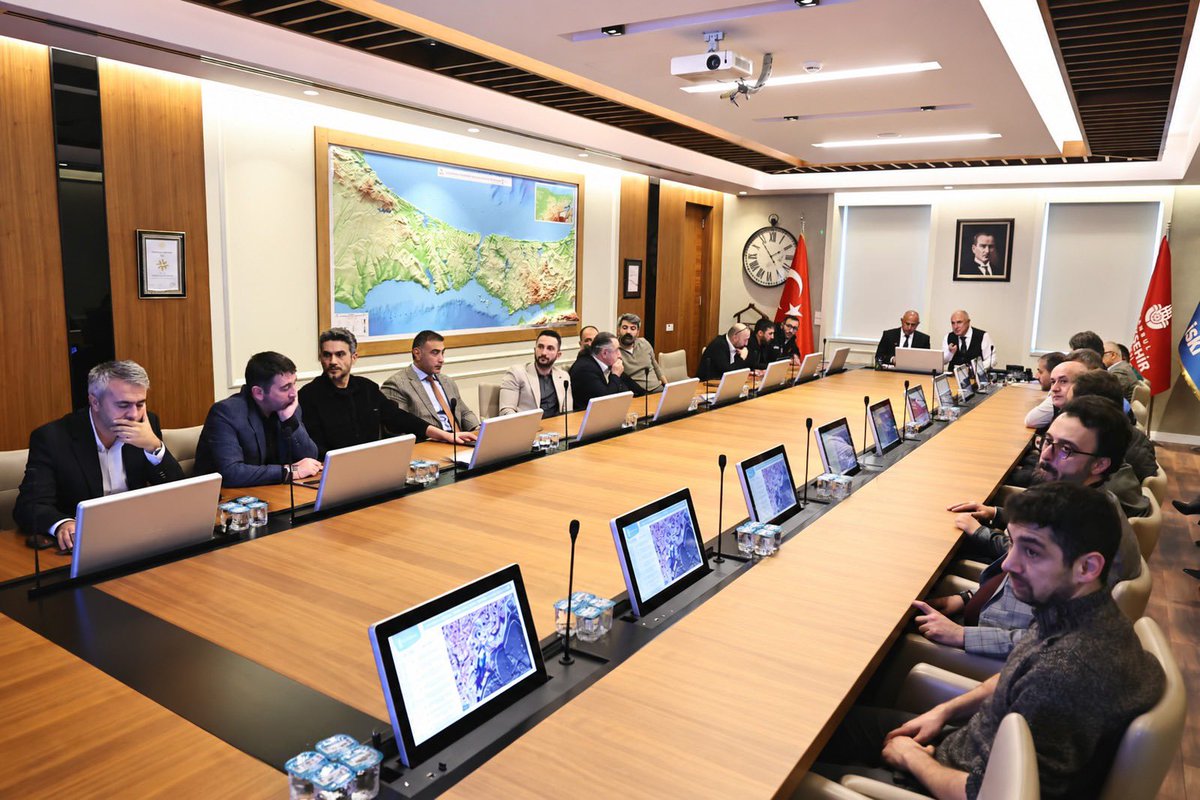 SafakBasa's tweet photo. Olası afetlere karşı kalıcı çözümler üretmek için kurumlar arası iş birliğimizi sürdürüyoruz.

İstanbul Vali Yardımcısı Sayın Mahmut Hersanlıoğlu ve ilgili kurumların temsilcileriyle İdaremizde bir araya geldik

Toplantımızda, şiddetli yağışlardan etkilenen Sarıyer Ayazağa ve Şile’de yürütülen dere ıslah çalışmalarını, taşkın risklerini azaltmaya yönelik altyapı projelerini, dere koruma bantlarındaki kaçak yapıların yıkımını ve uygulama süreçlerinde çözüm bekleyen konuları ele aldık.

Hemşehrilerimizin güvenliği için gerekli adımları kararlılıkla atıyor, çalışmalarımızı tüm gücümüzle sürdürüyoruz.